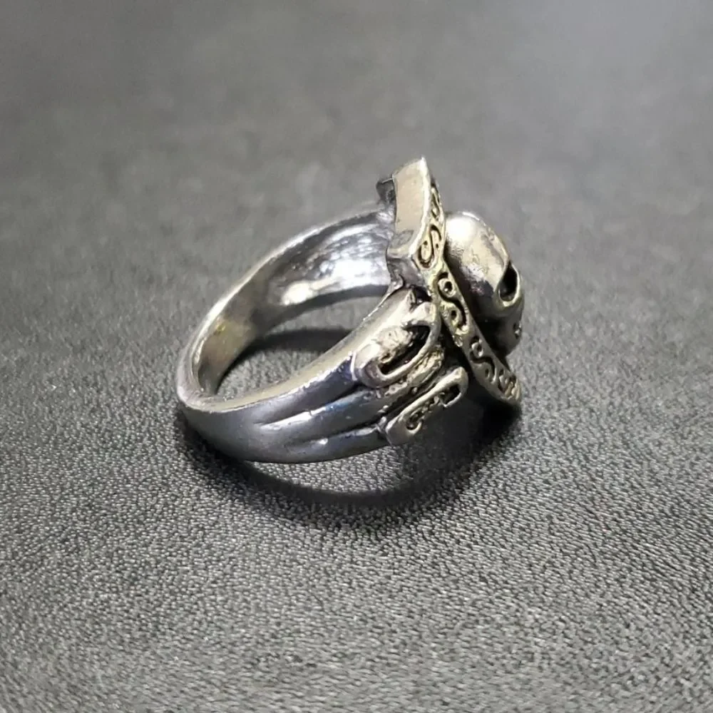 Silver tone skull ring approx size 9